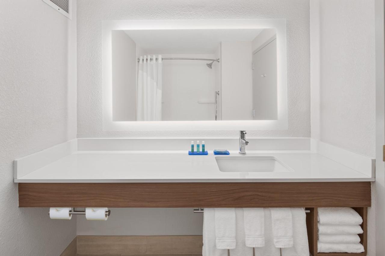 Holiday Inn Express Hotel & Suites Byron By Ihg Экстерьер фото