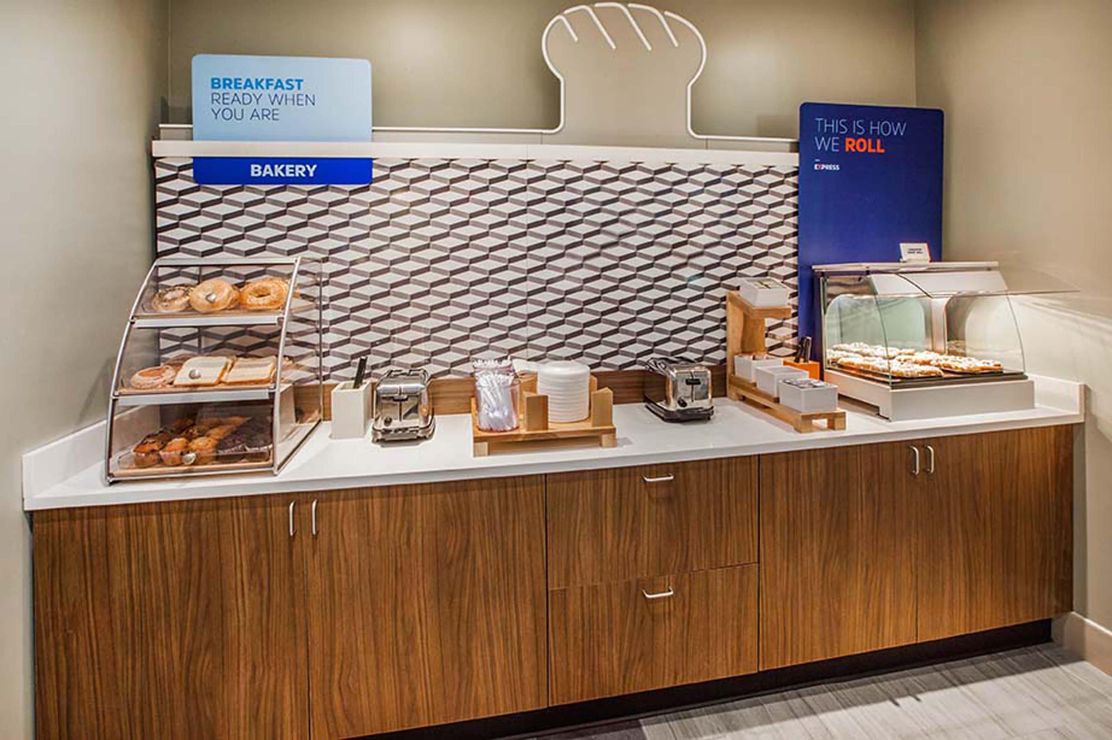Holiday Inn Express Hotel & Suites Byron By Ihg Экстерьер фото