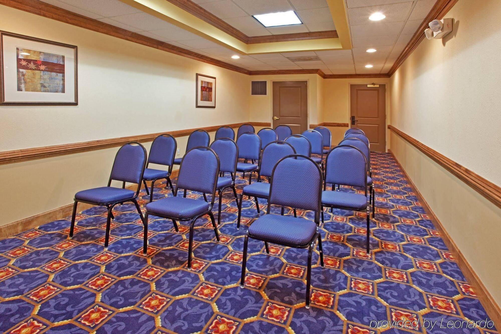 Holiday Inn Express Hotel & Suites Byron By Ihg Экстерьер фото
