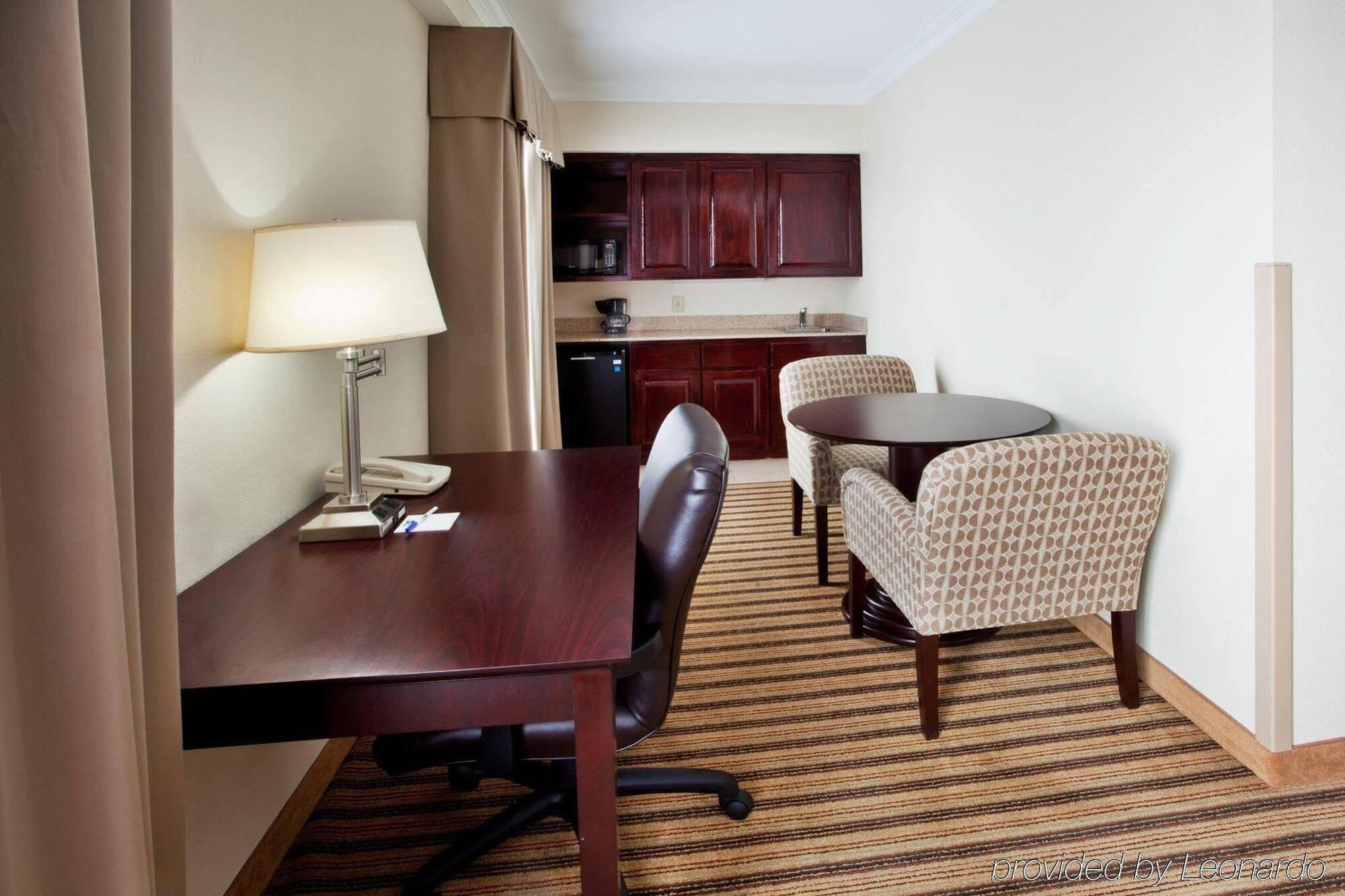 Holiday Inn Express Hotel & Suites Byron, An Ihg Hotel Экстерьер фото